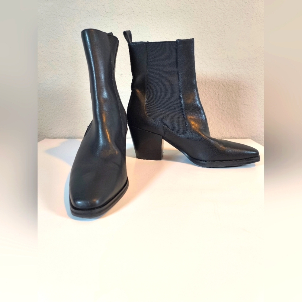 Open Edit Enya Chelsea Boot